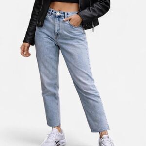 Vintage Light Wash High Rise Tapered Straight Leg Jeans | Retro Mom Jean Fit 28